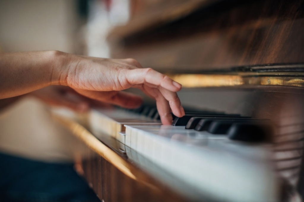 Piano hands — bilateral hand coordination after surgery